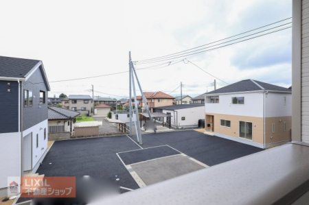 ���̑��@�y��������̒��]�z���n�����ʐ^�B�o���R�j�[����̌i�F�B���ׂƂ��\���ȊԊu���m�ۂ���Ă���J����������܂��B