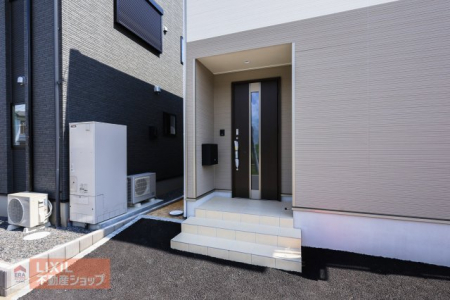 �@�y�G���g�����X�z���n�����ʐ^�B�������Ƃ������ցB���s���̂���|�[�`�ŉJ�̓������S�ł��B��z�{�b�N�X������s�ݎ��ɂ��֗��ł��B