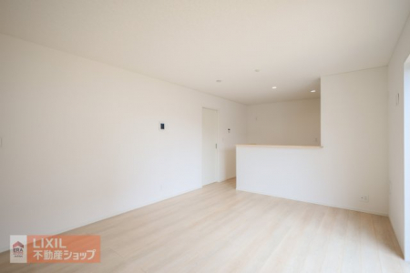 �@�y�_�C�j���O�z���n�����ʐ^�B�Ƒ��ł��낰��_�C�j���O�͔�����Ƃ������邢�t���[�����O�ƌ���D�����̌��𔽎˂���薾�邢��ۂƂȂ�܂��B