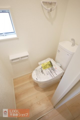 �g�C���@�y�g�C���z���n�����ʐ^�B�������g�[�֍��t���B���������Ă���̌��Ɗ��C���ł���悤�ɂȂ��Ă��܂��B�Q�K�ɂ��g�C�����������܂��B