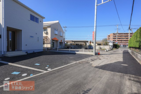 ���̑��@�y�O�ʓ��H�z���n�����ʐ^�B�O�ʓ��H�͓��̍L�����\���m�ۂ���Ă��蒓�Ԃ��y�X�ł��B