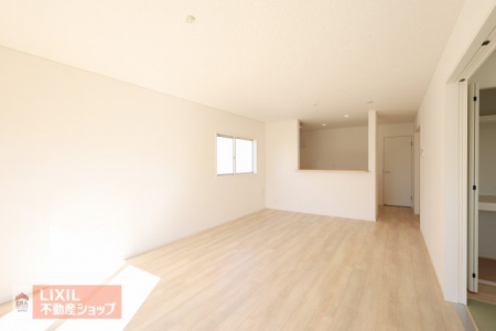 �@�y���r���O�_�C�j���O�z�Ƒ��c���̋�Ԃ͑傫�����Ŗ��邭���ʂ��̗ǂ����K�ȋ�ԂƂȂ��Ă��܂��B