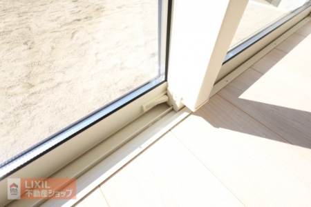 �@�y�h�Ɛݔ��z���n�����ʐ^�B�Q�d�ň��S�̃_�u�����b�N�B