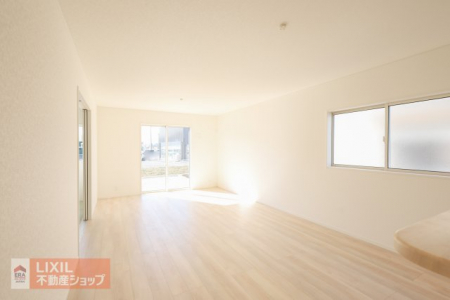 ���r���O�@�y���r���O�z���邢�������̓���19���̃��r���O�͉Ƒ��c���̏ꏊ�ɂ͍œK�ł��B���r���O�ׂ̗ɂ͘a�������Ă���A���q���܂̗V�я��q���ȂǐF�X�Ȏg�������ł��܂��B