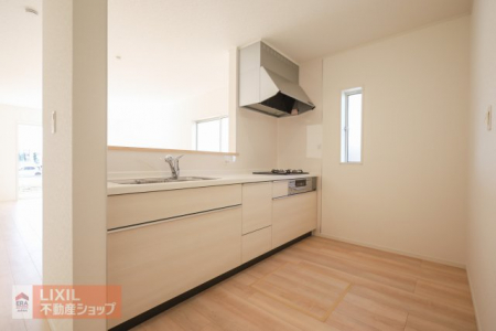 �L�b�`���@�y�L�b�`���z�Ζʎ��L�b�`���J�E���^�[�ł��q�l�̗l�q�����Ȃ��痿�����o���܂��B�X���C�h���[�ő傫�Ȓ����������N���N���[��