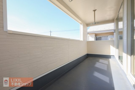 �o���R�j�[�@�y�o���R�j�[�z���s���̂���C���i�[�o���R�j�[�ł�����������A���ʂ����ǂ��A���z�c����󕨂��������񊱂��܂��B