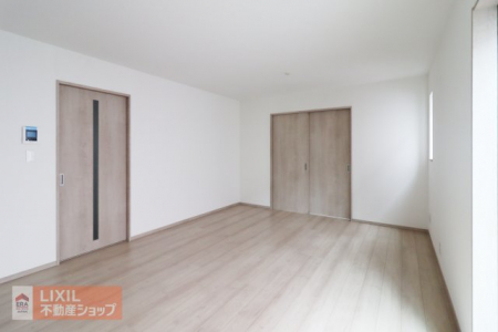 �@�y�_�C�j���O�z�Ƒ��ł��낰��_�C�j���O�ł��B�Ζʎ��L�b�`���ł��H���̏��������Ȃ��炲�Ƒ��Ƃ̉�b���y���߂܂��B