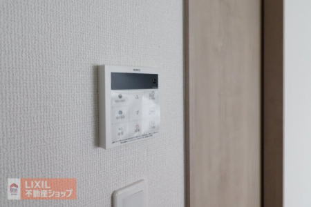 �@�y�����ݔ��z�����̃����R���p�l���ł��B�V���v���ȃf�U�C���ɂ��邱�Ƃő�����킩��₷�������X�C�b�`�t���ŉ��x���������N���N�ł��B