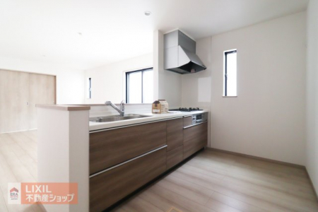 �L�b�`���@�y�L�b�`���z�Ζʎ��L�b�`���J�E���^�[�ł��q�l�̗l�q�����Ȃ��痿�����o���܂��B�X���C�h���[�ő傫�Ȓ����������N���N���[��