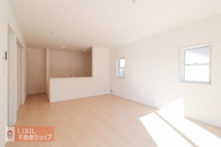 �@�y���r���O�_�C�j���O�z�Ƒ��c���̋�Ԃ͑傫�����Ŗ��邭���ʂ��̗ǂ����K�ȋ�ԂƂȂ��Ă��܂��B