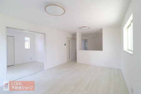 �@�y���r���O�_�C�j���O�z�Ƒ��c���̋�Ԃ͑傫�����Ŗ��邭���ʂ��̗ǂ����K�ȋ�ԂƂȂ��Ă��܂��B