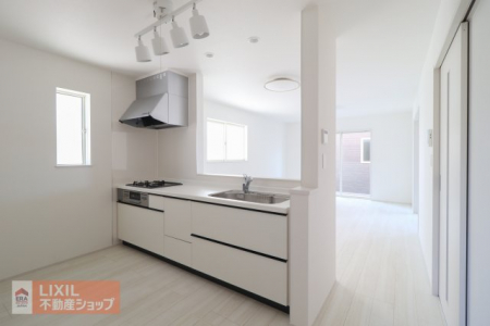 �L�b�`���@�y�L�b�`���z�Ζʎ��L�b�`���J�E���^�[�ł��q�l�̗l�q�����Ȃ��痿�����o���܂��B�X���C�h���[�ő傫�Ȓ����������N���N���[��