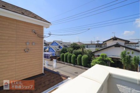 ���̑��@�y��������̒��]�z���n�����ʐ^�B�o���R�j�[����̌i�F�B�\���ȊԊu���m�ۂ���Ă���܂��B