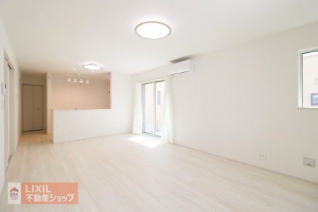 �@�y���r���O�_�C�j���O�z�Ƒ��c���̋�Ԃ͑傫�����Ŗ��邭���ʂ��̗ǂ����K�ȋ�ԂƂȂ��Ă��܂��B�Ƌ�������Ă���Ƃ�̂���L���ł��B