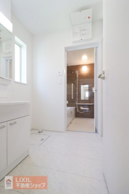 �@�y�E�ߏ��z���n�����ʐ^�B���ʒE�ߏ��͂������Ƃ����X�y�[�X�Ŏg���₷���ł��B�����A���C�p�̏������t���Ă��܂��B