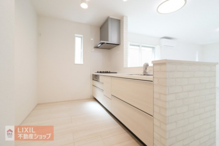 �L�b�`���@�y�L�b�`���z���n�����ʐ^�B�J�E���^�[�L�b�`���ŉƑ��̉�b���e�݂܂��ˁ􂨎q�l�̗l�q�����Ȃ��痿�����o���܂��B�X���C�h���[�ő傫�Ȓ����������N���N���[��