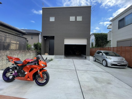 ���n�O�ώʐ^�@2022�N�z�̃C���i�[�K���[�W�t�̈�ˌ��B�K���[�W�ɂP��A�~�n���ɂS�䒓�Ԃł��܂��B