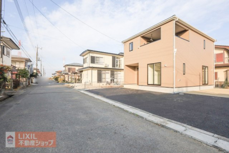 ���̑��@�y�O�ʓ��H�z���n�����ʐ^�B�O�ʓ��H�͓��̍L�����\���m�ۂ���Ă��蒓�Ԃ��y�X�ł��B