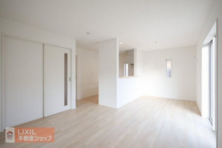 �@�y���r���O�_�C�j���O�z�Ƒ��c���̋�Ԃ͑傫�����Ŗ��邭���ʂ��̗ǂ����K�ȋ�ԂƂȂ��Ă��܂��B