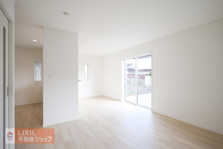 �@�y�_�C�j���O�z�Ƒ��ł��낰��_�C�j���O�ł��B�Ζʎ��L�b�`���ł��H���̏��������Ȃ��炲�Ƒ��Ƃ̉�b���y���߂܂��B