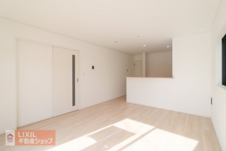 �@�y���r���O�_�C�j���O�z�Ƒ��c���̋�Ԃ͑傫�����Ŗ��邭���ʂ��̗ǂ����K�ȋ�ԂƂȂ��Ă��܂��B