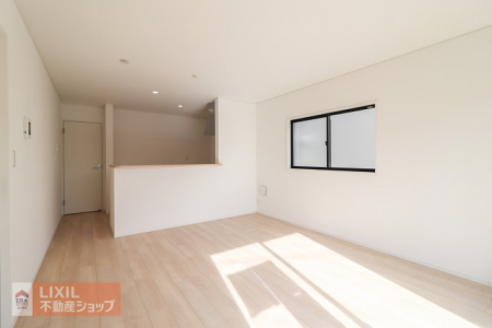 �@�y�_�C�j���O�z���n�����ʐ^�B�Ƒ��ł��낰��_�C�j���O�ł��B�Ζʎ��L�b�`���ł��H���̏��������Ȃ��炲�Ƒ��Ƃ̉�b���y���߂܂��B