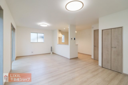 �@�y�_�C�j���O�z���n�����ʐ^�B�Ƒ��ł��낰��_�C�j���O�ł��B�Ζʎ��L�b�`���ł��H���̏��������Ȃ��炲�Ƒ��Ƃ̉�b���y���߂܂��B