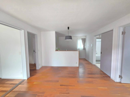 �@�y�_�C�j���O�z�Ƒ��ł��낰��_�C�j���O�ł��B�Ζʎ��L�b�`���ł��H���̏��������Ȃ��炲�Ƒ��Ƃ̉�b���y���߂܂��B