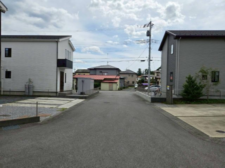 ���̑��@�y�O�ʓ��H�z�O�ʓ��H��6m�œ��̍L�����\������A�Ԃ̒ʂ�����Ȃ��̂Œ��Ԃ��y�X�ł��B