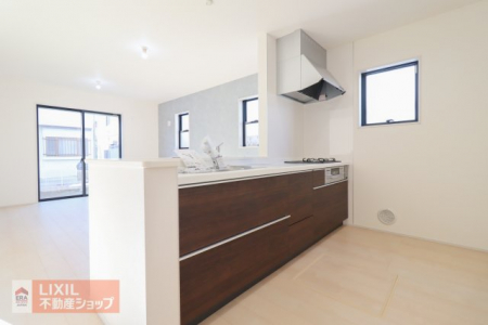 �L�b�`���@�y�L�b�`���z�Ζʎ��L�b�`���J�E���^�[�ł��q�l�̗l�q�����Ȃ��痿�����o���܂��B�X���C�h���[�ő傫�Ȓ����������N���N���[��