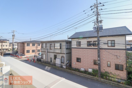 ���̑��@�y��������̒��]�z���n�����ʐ^�B�o���R�j�[����̌i�F�B�\���ȊԊu���m�ۂ���Ă���܂��B