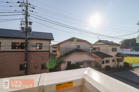 ���̑��@�y��������̒��]�z���n�����ʐ^�B�o���R�j�[����̌i�F�B�\���ȊԊu���m�ۂ���Ă���܂��B