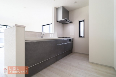 �L�b�`���@�y�L�b�`���z�Ζʎ��L�b�`���J�E���^�[�ł��q�l�̗l�q�����Ȃ��痿�����o���܂��B�X���C�h���[�ő傫�Ȓ����������N���N���[��