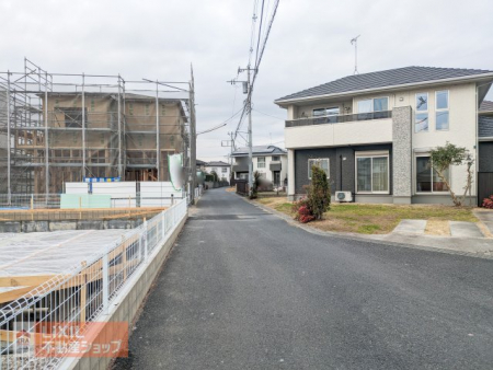 ���̑��@�y���n�ʐ^�z�O�ʓ��H�B��������⓹�̍L���ȂǁA���Ќ��n�ł����m�F�������I