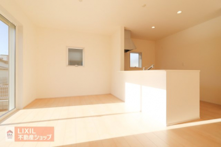 �@�y�_�C�j���O�z���n�����ʐ^�B�Ƒ��ł��낰��_�C�j���O�ł��B�Ζʎ��L�b�`���ł��H���̏��������Ȃ��炲�Ƒ��Ƃ̉�b���y���߂܂��B