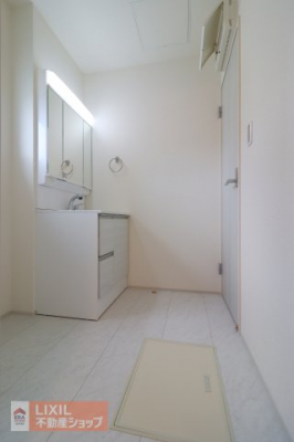 �@�y�E�ߏ��z���n�����ʐ^�B���ʒE�ߏ��͂������Ƃ����X�y�[�X�Ŏg���₷���A�����A���C�p�̏������t���Ă��܂��B