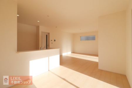 �@�y�_�C�j���O�z���n�����ʐ^�B�Ƒ��ł��낰��_�C�j���O�ł��B�Ζʎ��L�b�`���ł��H���̏��������Ȃ��炲�Ƒ��Ƃ̉�b���y���߂܂��B