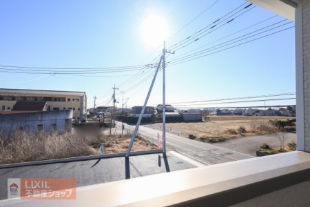 ���̑��@�y��������̒��]�z���n�����ʐ^�B�o���R�j�[����̌i�F�B�\���ȊԊu���m�ۂ���Ă���܂��B