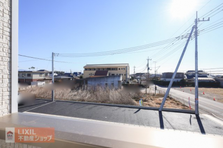 ���̑��@�y��������̒��]�z���n�����ʐ^�B�o���R�j�[����̌i�F�B�\���ȊԊu���m�ۂ���Ă���܂��B