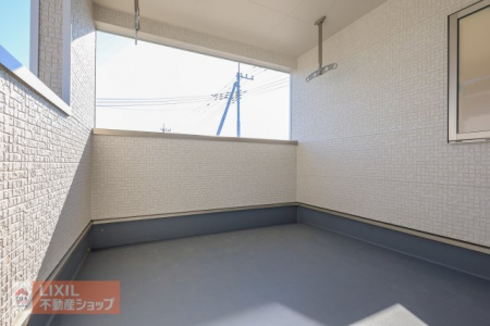 �o���R�j�[�@�y�o���R�j�[�z������̍L�X�o���R�j�[�͓�������A���ʂ����ǂ��A���z�c����󕨂��������񊱂��܂��B�C���i�[�o���R�j�[�ŉJ�̓������S�ł��B