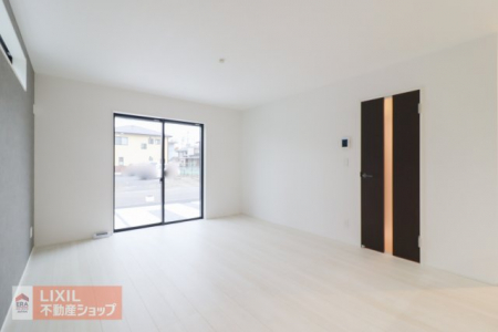 �@�y�_�C�j���O�z�Ƒ��ł��낰��_�C�j���O�ł��B�Ζʎ��L�b�`���ł��H���̏��������Ȃ��炲�Ƒ��Ƃ̉�b���y���߂܂��B�_�C�j���O�e�[�u����u���Ă���Ƃ�̂���L���ł��B