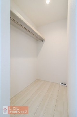 ���[�@�y���[�z�n���K�[�p�C�v�Ɩ��I���t���Ă���܂��B���[�{�b�N�X���u����L��������܂��B