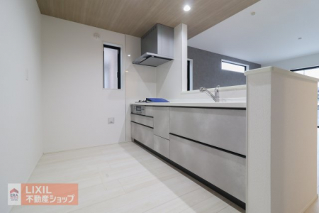 �L�b�`���@�y�L�b�`���z�Ζʎ��L�b�`���J�E���^�[�ł��q�l�̗l�q�����Ȃ��痿�����o���܂��B�X���C�h���[�ő傫�Ȓ����������N���N���[��