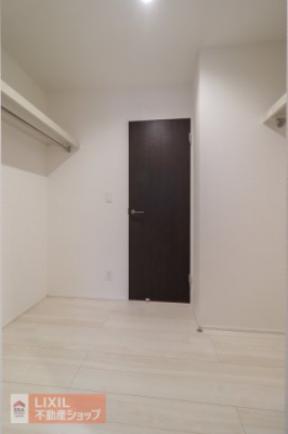 ���[�@�y���[�z���s���̂���傫�ȃE�H�[�N�C���N���[�[�b�g�ɂ́A��������̈ߕ��̂ق��A�ߑ��P�[�X��o�b�O�E�X�[�c�P�[�X�Ȃǂ������Ղ���[�ł��܂��B