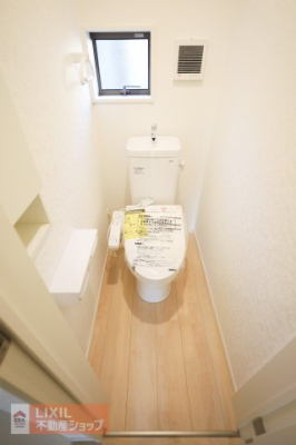 �g�C���@�y�g�C���z���n�����ʐ^�B�������g�[�֍��t���B���������Ă���̌��Ɗ��C���ł���悤�ɂȂ��Ă��܂��B�Q�K�ɂ��g�C�����������܂��B