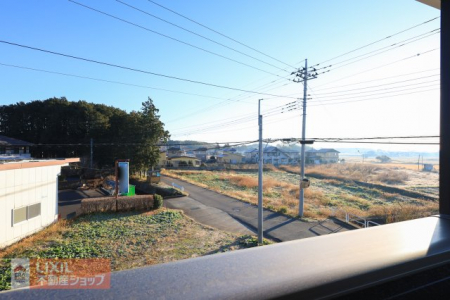 ���̑��@�y��������̒��]�z���n�����ʐ^�B�o���R�j�[����̌i�F�B�\���ȊԊu���m�ۂ���Ă���܂��B