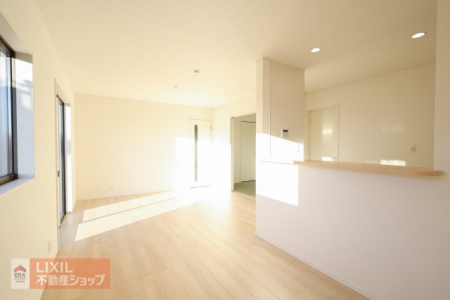 �@�y���r���O�_�C�j���O�z�Ƒ��c���̋�Ԃ͑傫�����Ŗ��邭���ʂ��̗ǂ����K�ȋ�ԂƂȂ��Ă��܂��B