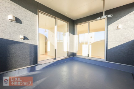 �o���R�j�[�@�y�o���R�j�[�z���s���A�����Ƃ��ɂ����Ղ�ŁA�����̉J�Ȃ���󕨂��G��ɂ����Ȃ��Ă���܂��B