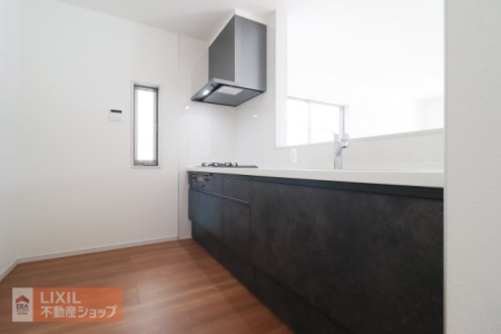 �L�b�`���@�y�L�b�`���z�Ζʎ��L�b�`���J�E���^�[�ł��q�l�̗l�q�����Ȃ��痿�����o���܂��B�X���C�h���[�ő傫�Ȓ����������N���N���[��