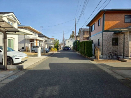 ���̑��@�y�O�ʓ��H�z��Ƃ肠�铹�H���ŎԂ̏o�����ꂪ�ƂĂ��X���[�Y�ɍs���܂��B�������X���݁A�������������͋C�̕����n�ł��B